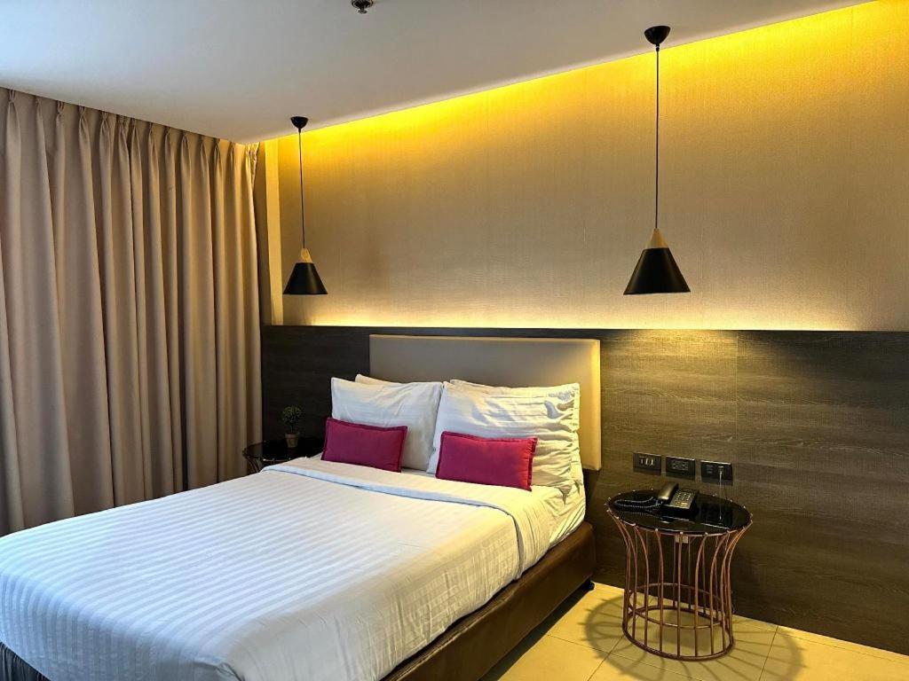 Home Crest Hotel Davao Zewnętrze zdjęcie