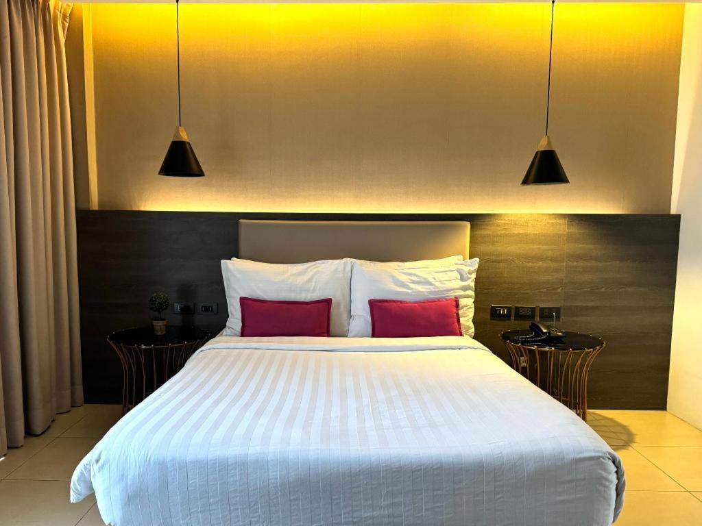 Home Crest Hotel Davao Zewnętrze zdjęcie
