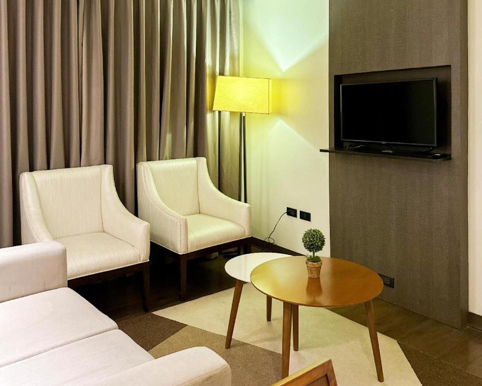 Home Crest Hotel Davao Zewnętrze zdjęcie