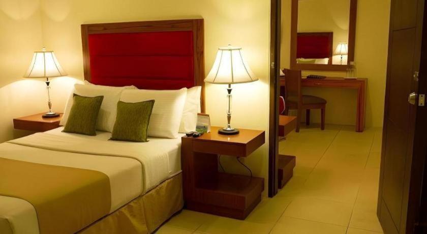 Home Crest Hotel Davao Zewnętrze zdjęcie