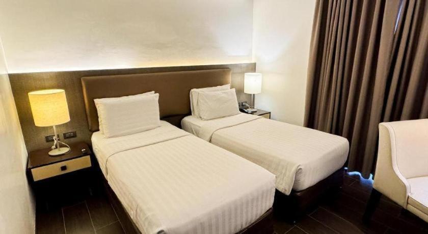 Home Crest Hotel Davao Zewnętrze zdjęcie