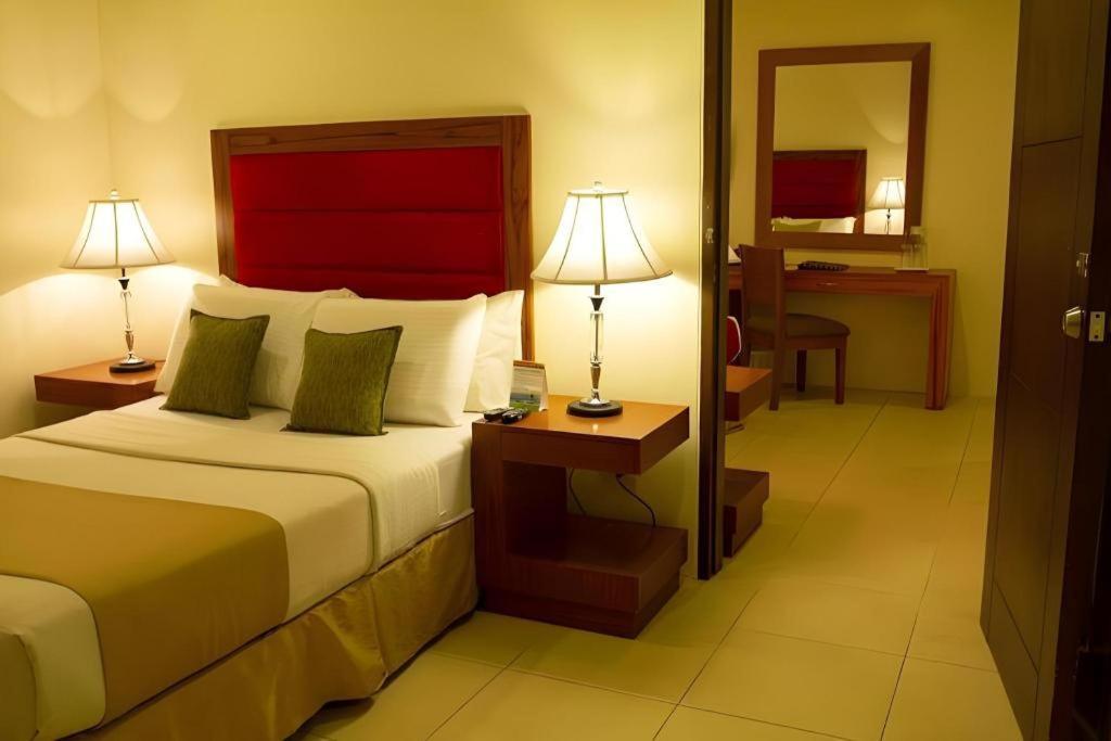 Home Crest Hotel Davao Zewnętrze zdjęcie